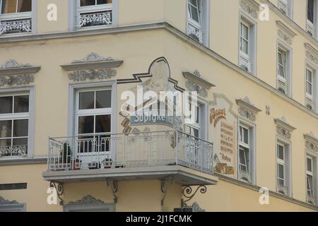 Balcone a Florinsmarkt a Coblenza, Renania-Palatinato, Germania Foto Stock