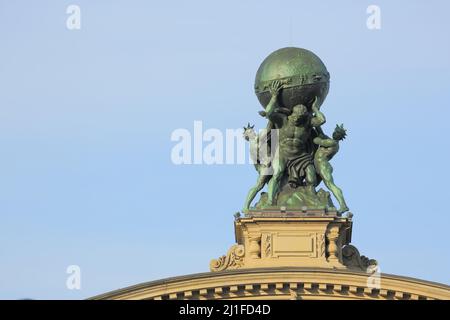 Altas porta il globo sul tetto della stazione ferroviaria principale, Francoforte, Assia, Germania Foto Stock