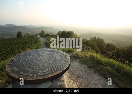 Vista dal Mondhalde su Kaiserstuhl al semaforo, Baden-Württemberg, Germania Foto Stock