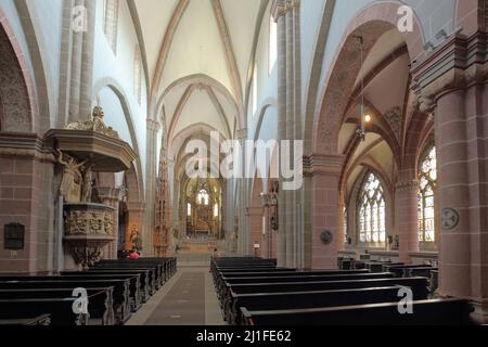 Veduta interna della cattedrale romanica di Fritzlar, Assia, Germania Foto Stock