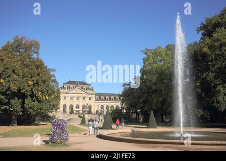 Parco del palazzo con arangeria e fontana a Fulda, Assia, Germania Foto Stock