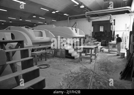 Cantiere interno di motoscafi in costruzione Foto Stock