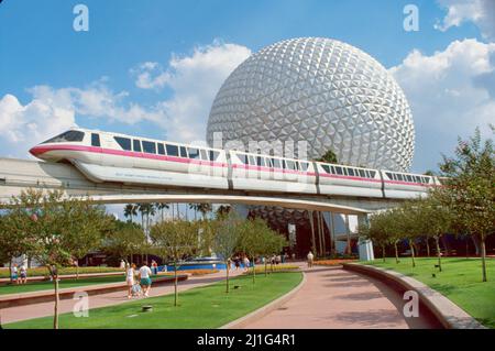 Florida, Orlando Disney World Epcot Center Geodesic Dome monorotaia Foto Stock