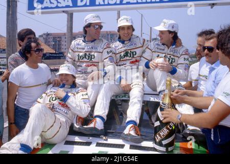 Carlo Capone (ITA) Luigi Pirollo (ITA) Lancia Rally 037 GRB Jolly Club totip 1st posizione massimo Miki Bision (ITA) Tiziano Siviero (ITA) stessa vettura 2nd posizione celebra il podio Foto Stock