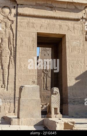 Ingresso del primo pilone del Tempio di Iside a Philae Foto Stock