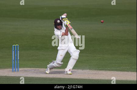 Hove, Regno Unito. 25th Mar 2022. Tom Lawes di Surrey batte durante la partita amichevole di 3 giorni tra Sussex e Surrey al Central County Ground 1st di Hove. 25th Marzo 2022 Credit: James Boardman/Alamy Live News Foto Stock