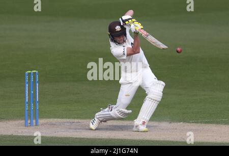 Hove, Regno Unito. 25th Mar 2022. Tom Lawes di Surrey batte durante la partita amichevole di 3 giorni tra Sussex e Surrey al Central County Ground 1st di Hove. 25th Marzo 2022 Credit: James Boardman/Alamy Live News Foto Stock