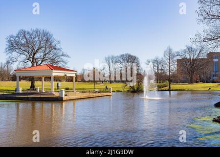 Vista soleggiata del paesaggio a MacArthur Park in Arkansas Foto Stock