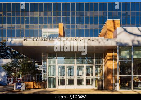 Arkansas, MAR 19 2022 - Sunny view of the H Tyndall Dickinson Hall of University of Arkansas Foto Stock