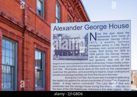 Arkansas, MAR 19 2022 - Sunny view of the Clinton School of Public Service Foto Stock