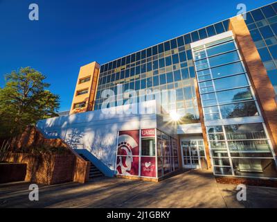 Arkansas, MAR 19 2022 - Sunny view of the H Tyndall Dickinson Hall of University of Arkansas Foto Stock