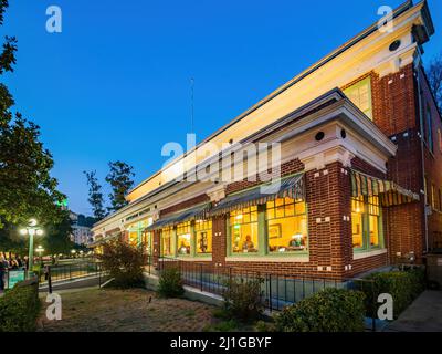 Arkansas, MAR 19 2022 - Vista notturna delle Terme Superior Foto Stock