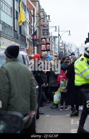 I partecipanti si riuniscono per un World Wide Rally for Freedom nel centro di Londra. Foto Stock