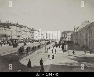 Foto del 19th secolo della prospettiva Nevsky a San Pietroburgo. Impero Russo, c.. 1890 - c. 1900 Foto Stock