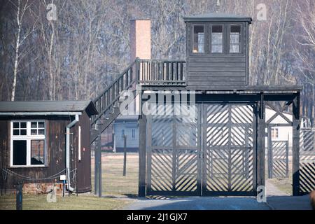 Porta della morte e il crematorio del campo di concentramento tedesco nazista KL Stutthof nel Museo di Stutowo, Polonia. Circa 65,000 detenuti (dal 110,0 Foto Stock