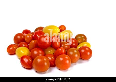 Vari mini pomodori su sfondo bianco Foto Stock