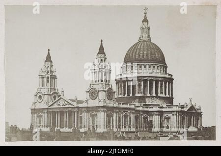 Esterno della Cattedrale di St Paul a Londra. Gran Bretagna. Di Francis Godolphin Osborne Stuart, 1878-1890 la Cattedrale di St Paul è una cattedrale anglicana Foto Stock