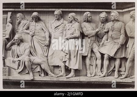 Parte del fregio Parnaso ai piedi dell'Albert Memorial di Londra: Poeti e musicisti. Londra, Gran Bretagna. Di Francis Godolphin Osbourne S. Foto Stock