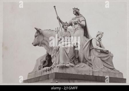 Foto d'epoca del 19th secolo di gruppo di sculture ai piedi dell'Albert Memorial a Londra: Europa. Londra, Gran Bretagna. Di Francis Godolphin Osbour Foto Stock