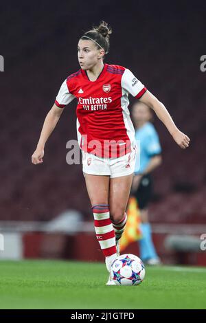 LONDRA, REGNO UNITO. MAR 22nd Steph Catley of Arsenal Women on the ball durante la partita finale della UEFA Womens Champions League Quarter tra Arsenal e VFL Wolfsburg all'Emirates Stadium di Londra mercoledì 23rd marzo 2022. (Credit: Tom West | MI News) Credit: MI News & Sport /Alamy Live News Foto Stock