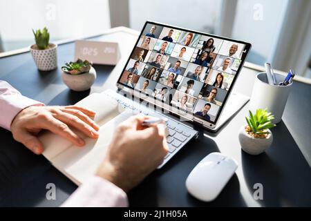 Video conferenza online e webinar digitale sullo schermo Foto Stock