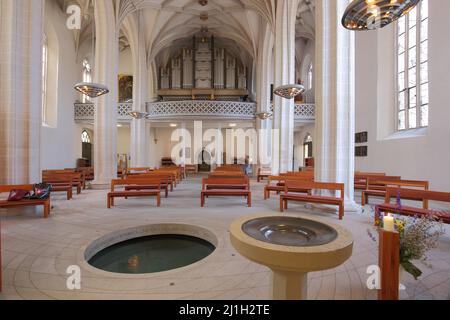 Chiesa di San Petri Pauli con fonte battesimale a Lutherstadt Eisleben, Sassonia-Anhalt, Germania Foto Stock