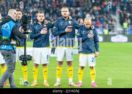 Bucarest, Romania. 25th Mar 2022. Alexandru Cicaldau #8 della Romania, George Puscas #9 della Romania e Ionut Mitrita #20 della Romania durante la amichevole partita tra le squadre nazionali della Romania e della Grecia allo Stadio 'Staauaa' di Bucarest, Romania. 25.03.2022. Foto: Copyright 2020, Credit: Cronos/Alamy Live News Foto Stock