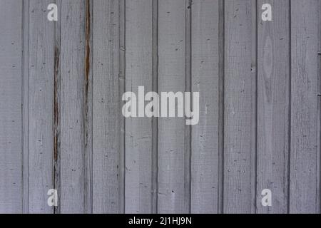 Pareti bianche e marroni che decantano linee verticali di legno con un lavoro di vernice vecchio. Foto Stock