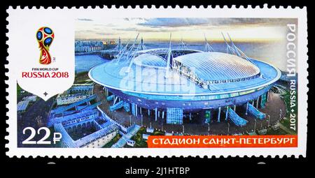 MOSCA, RUSSIA - 10 MARZO 2022: Francobollo stampato in Russia mostra lo Stadio di San Pietroburgo, Coppa del mondo FIFA 2018, Russia - Serie stadi, circa 2 Foto Stock