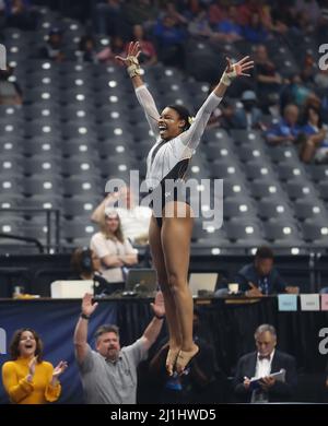 Birmingham, Alabama, Stati Uniti. 19th Mar 2022. Jocelyn Moore del Missouri salta in aria durante i campionati di ginnastica femminile del SEC 2022 alla Legacy Arena di Birmingham, Alabama. Kyle Okita/CSM/Alamy Live News Foto Stock