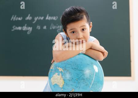 La scuola primaria le ragazze in classe Foto Stock