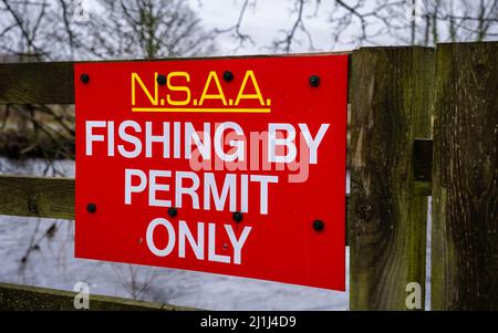 Newton Stewart, Scozia - Dicembre 30th 2021: Newton Stewart Angling Association - Red Fishing by Permit Only Sign Foto Stock