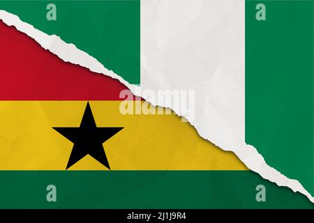 La bandiera della Nigeria e del Ghana ha strappato la carta grunge sfondo. Astratto Nigeria e Ghana economia, conflitti politici, concetto di guerra trama sfondo Foto Stock