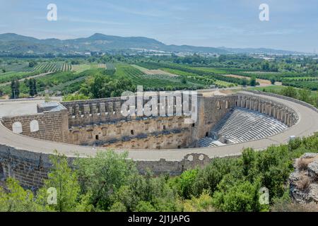 ANTALYA / TURCHIA 12 luglio 2021; Anfiteatro romano di Aspendos, Belkiz, antico teatro di Aspendos in Turchia. Concetto di destinazioni storiche. Foto Stock