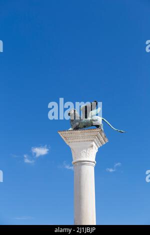 Colonna con leone alato, simbolo di San Marco, Piazza san Marco, Venezia, Italia Foto Stock