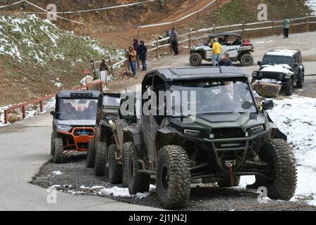 Downhill Mountain Bike Race durante il Tennessee National Bike Festival nel Windrock Bike Park di Oliver Springs, Tennessee, USA. Foto Stock