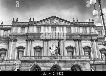 Facciata del Teatro alla Scala di Milano. È conosciuto come uno dei teatri più importanti del mondo Foto Stock