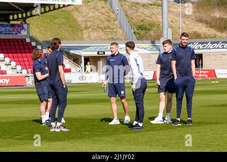 Northampton, Regno Unito. MAR 26th i giocatori di Hartlepool United prima della partita della Sky Bet League 2 tra Northampton Town e Hartlepool si sono Uniti al PTS Academy Stadium di Northampton sabato 26th marzo 2022. (Credit: John Cripps | MI News) Credit: MI News & Sport /Alamy Live News Foto Stock