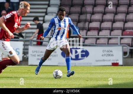 Northampton, Regno Unito. MAR 26th Timi Odusina dell'Hartlepool United durante la prima metà della partita della Sky Bet League 2 tra Northampton Town e Hartlepool Uniti al PTS Academy Stadium di Northampton sabato 26th marzo 2022. (Credit: John Cripps | MI News) Credit: MI News & Sport /Alamy Live News Foto Stock