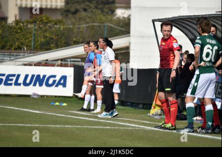 Sinergy Stadium, Verona, 26 marzo 2022, Manuela Tesse (Pomigliano)head coach during Hellas Verona Women vs Calcio Pomigliano - Italian football Serie A Women match Foto Stock