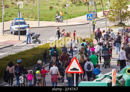 Pamplona, Navarra Spagna marzo 26 2022, popolare marcia chiamato Korrica 22nd per rivendicare l'uso della lingua basca Foto Stock