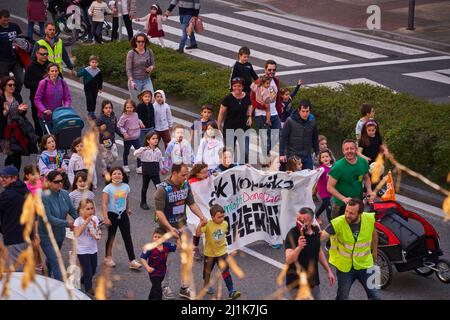 Pamplona, Navarra Spagna marzo 26 2022, popolare marcia chiamato Korrica 22nd per rivendicare l'uso della lingua basca Foto Stock