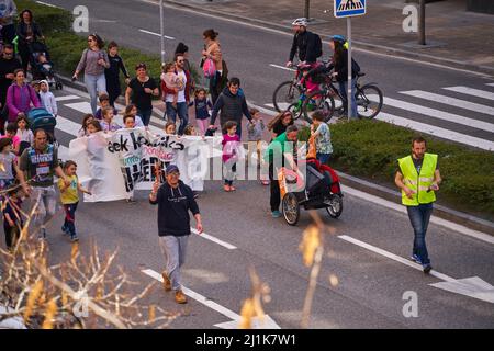 Pamplona, Navarra Spagna marzo 26 2022, popolare marcia chiamato Korrica 22nd per rivendicare l'uso della lingua basca Foto Stock