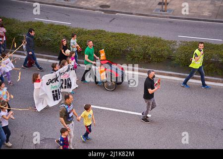 Pamplona, Navarra Spagna marzo 26 2022, popolare marcia chiamato Korrica 22nd per rivendicare l'uso della lingua basca Foto Stock