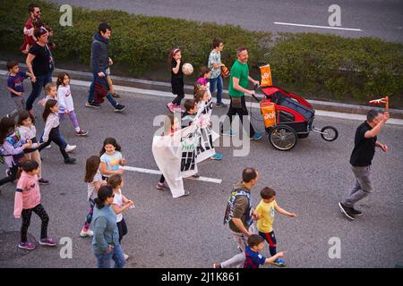 Pamplona, Navarra Spagna marzo 26 2022, popolare marcia chiamato Korrica 22nd per rivendicare l'uso della lingua basca Foto Stock