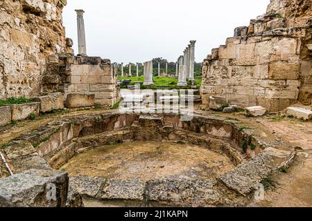 Rovine di Salamis a Yeni Boğaziçi, Repubblica Turca di Cipro del Nord (TRNC) Foto Stock