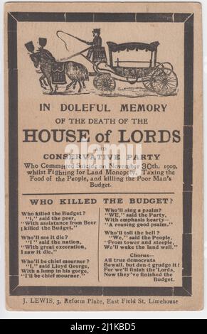 "Nel doloroso ricordo della morte della Camera dei Lord e del Partito conservatore che si è suicidato il 30th novembre 1909, combattendo per il monopolio della terra, tassando il cibo della gente, e uccidendo il bilancio del povero uomo" "Chi ha ucciso il bilancio?": Scheda di lutto edoardiano satirico pubblicata da J. Lewis, 3 Reform Place, East Field Street, Limehouse, Londra. Si fa riferimento al blocco del bilancio popolare 1909/1910 da parte della Camera dei Lord, che alla fine ha portato alla riforma costituzionale e all'approvazione della legge del Parlamento del 1911. Foto Stock