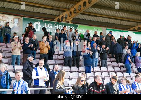 NORTHAMPTON, UK MAR 26th i fan di Hartlepool United dopo la partita della Sky Bet League 2 tra Northampton Town e Hartlepool si sono Uniti al PTS Academy Stadium di Northampton sabato 26th marzo 2022. (Credit: John Cripps | MI News) Credit: MI News & Sport /Alamy Live News Foto Stock