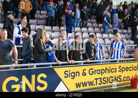 NORTHAMPTON, UK MAR 26th i fan di Hartlepool United dopo la partita della Sky Bet League 2 tra Northampton Town e Hartlepool si sono Uniti al PTS Academy Stadium di Northampton sabato 26th marzo 2022. (Credit: John Cripps | MI News) Credit: MI News & Sport /Alamy Live News Foto Stock