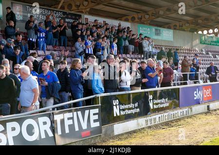 NORTHAMPTON, UK MAR 26th i fan di Hartlepool United dopo la partita della Sky Bet League 2 tra Northampton Town e Hartlepool si sono Uniti al PTS Academy Stadium di Northampton sabato 26th marzo 2022. (Credit: John Cripps | MI News) Credit: MI News & Sport /Alamy Live News Foto Stock